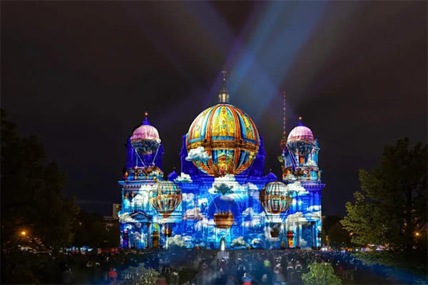 A historic landmark transformed with 3D projection mapping for a festival